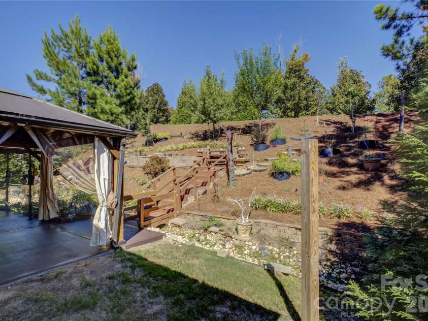 10025 St Kitts Landing Lane, Charlotte, NC 28278.  MLS# CAR4426225, YatesRealty ID 53722. 