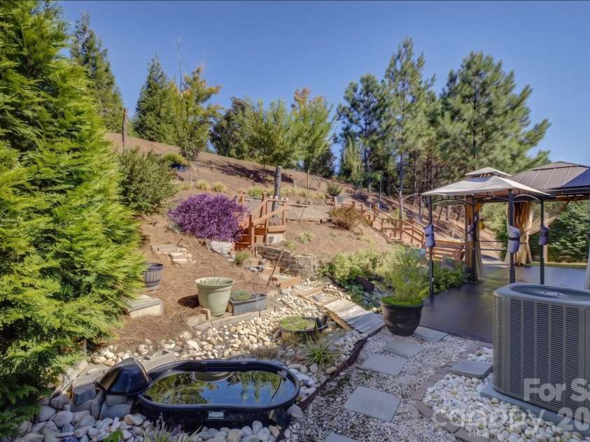 10025 St Kitts Landing Lane, Charlotte, NC 28278.  MLS# CAR4426225, YatesRealty ID 53722. 