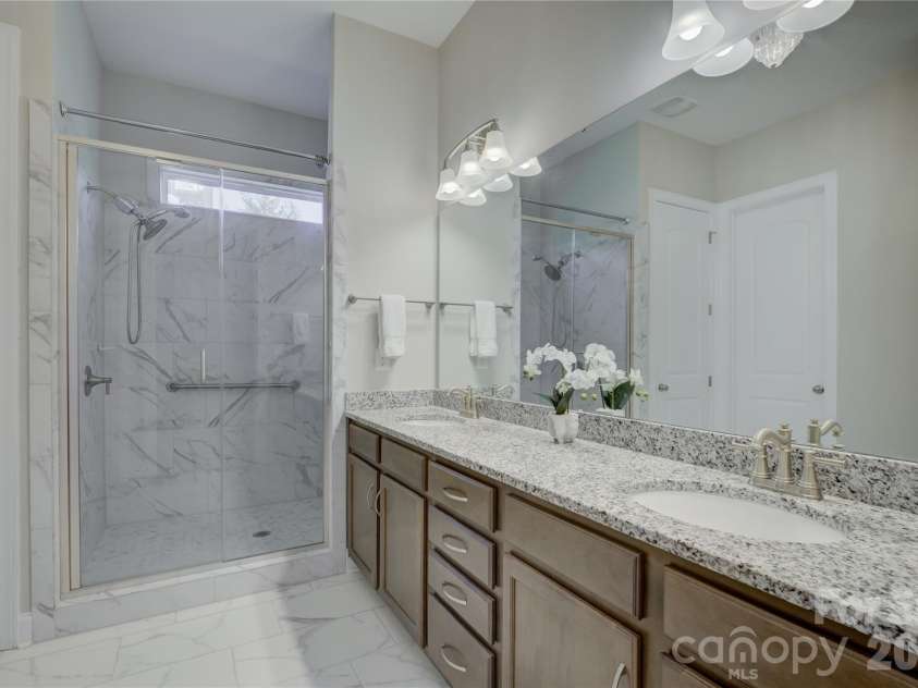 10025 St Kitts Landing Lane, Charlotte, NC 28278.  MLS# CAR4426225, YatesRealty ID 53722. Primary bathroom