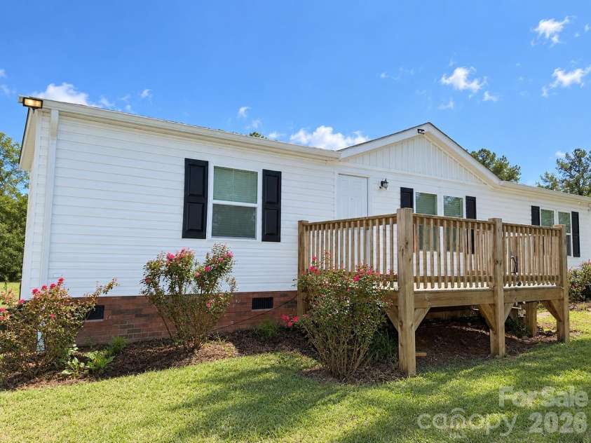 129 Titanium Drive, Statesville, NC 28625.  MLS# CAR4429081, YatesRealty ID 53723. 