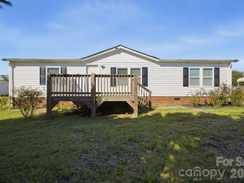 129 Titanium Drive, Statesville, NC 28625.  MLS# CAR4429081, YatesRealty ID 53723. 