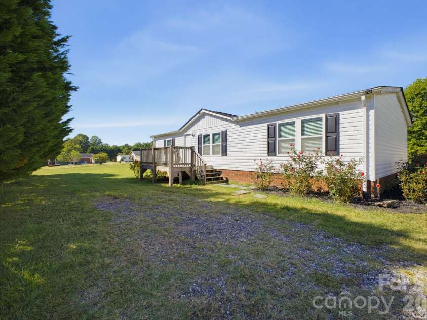 129 Titanium Drive, Statesville, NC 28625.  MLS# CAR4429081, YatesRealty ID 53723. 
