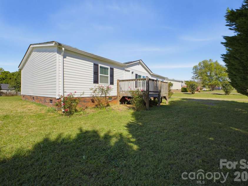 129 Titanium Drive, Statesville, NC 28625.  MLS# CAR4429081, YatesRealty ID 53723. 
