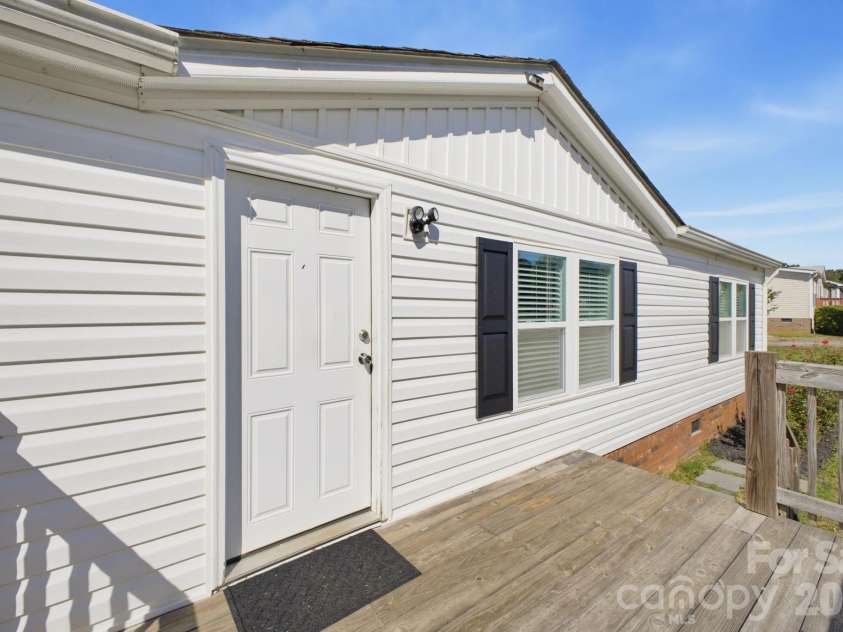 129 Titanium Drive, Statesville, NC 28625.  MLS# CAR4429081, YatesRealty ID 53723. 