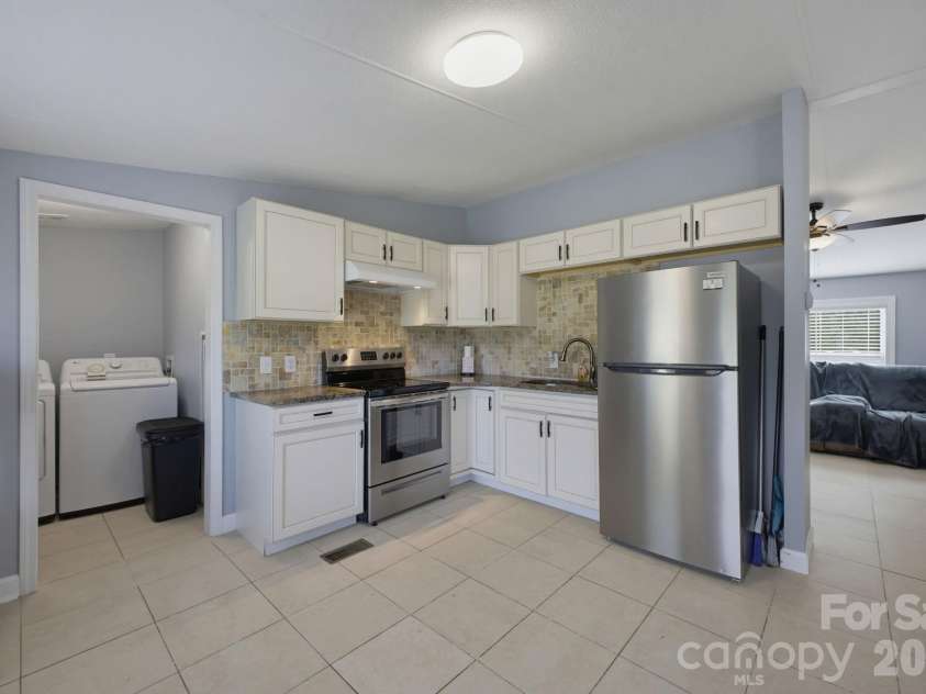 129 Titanium Drive, Statesville, NC 28625.  MLS# CAR4429081, YatesRealty ID 53723. 