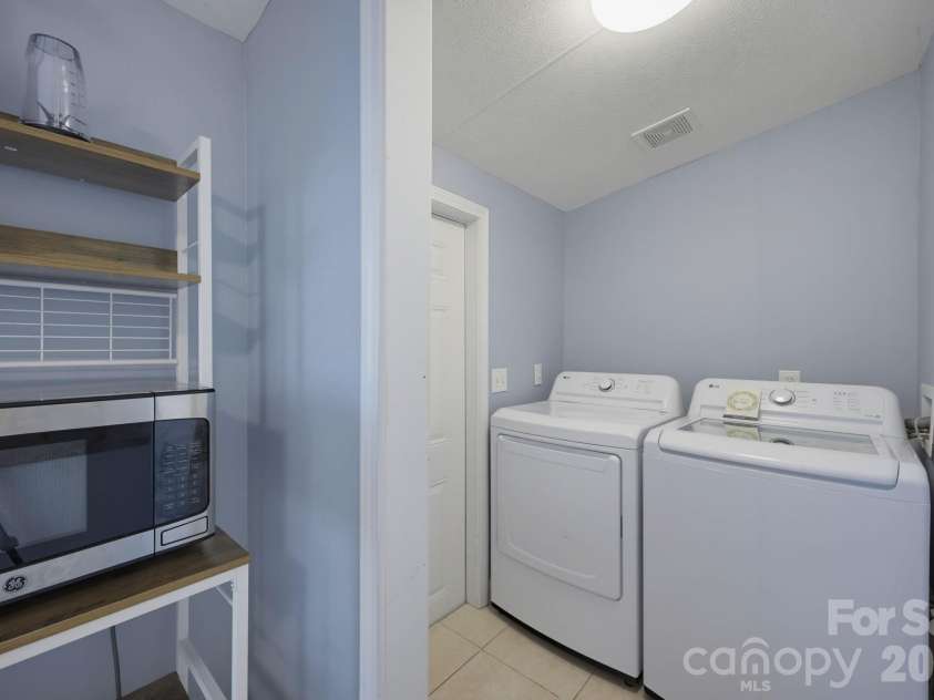 129 Titanium Drive, Statesville, NC 28625.  MLS# CAR4429081, YatesRealty ID 53723. 