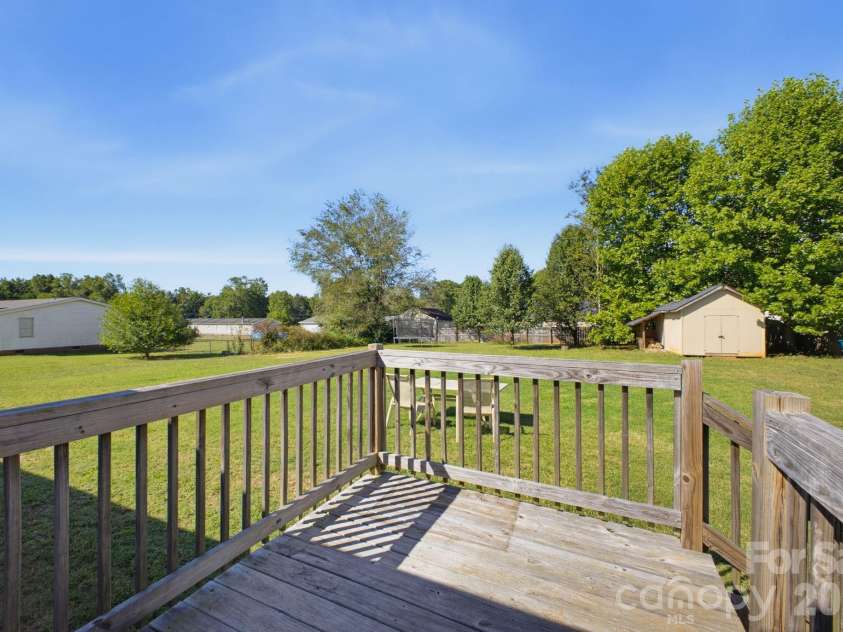 129 Titanium Drive, Statesville, NC 28625.  MLS# CAR4429081, YatesRealty ID 53723. 