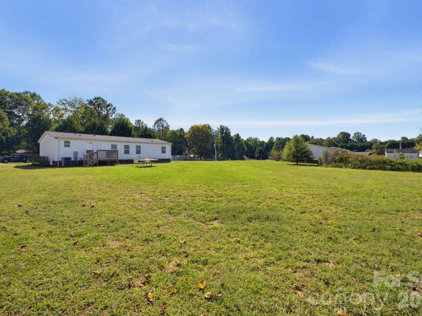 129 Titanium Drive, Statesville, NC 28625.  MLS# CAR4429081, YatesRealty ID 53723. 