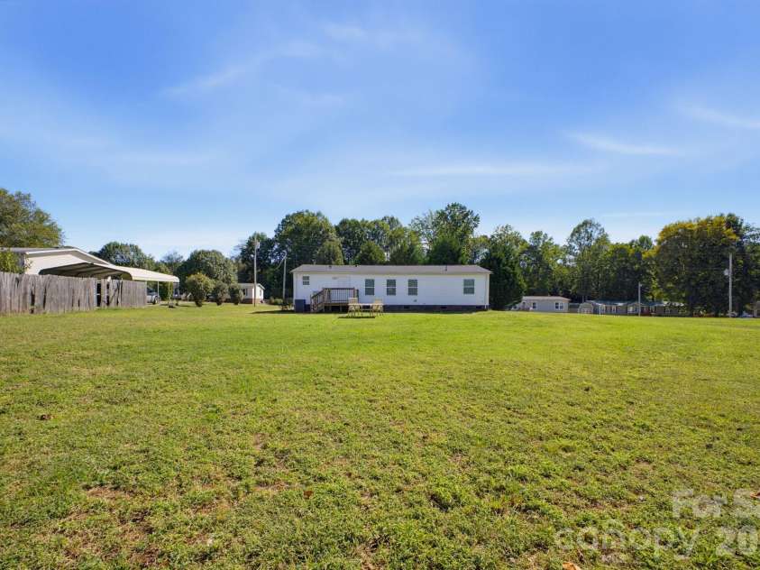 129 Titanium Drive, Statesville, NC 28625.  MLS# CAR4429081, YatesRealty ID 53723. 