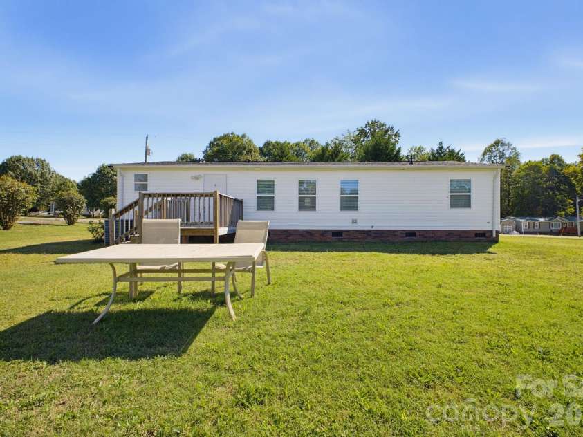 129 Titanium Drive, Statesville, NC 28625.  MLS# CAR4429081, YatesRealty ID 53723. 