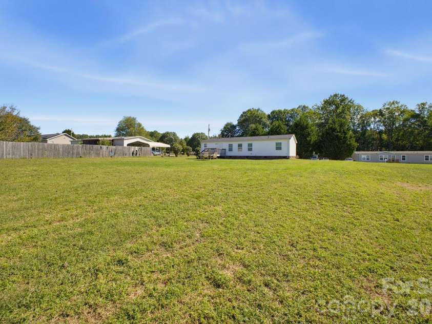 129 Titanium Drive, Statesville, NC 28625.  MLS# CAR4429081, YatesRealty ID 53723. 