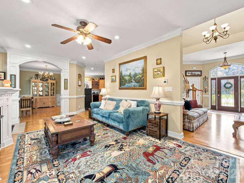 1511 Elkhart Circle, Gastonia, NC 28054.  MLS# CAR4413408, YatesRealty ID 53724. 