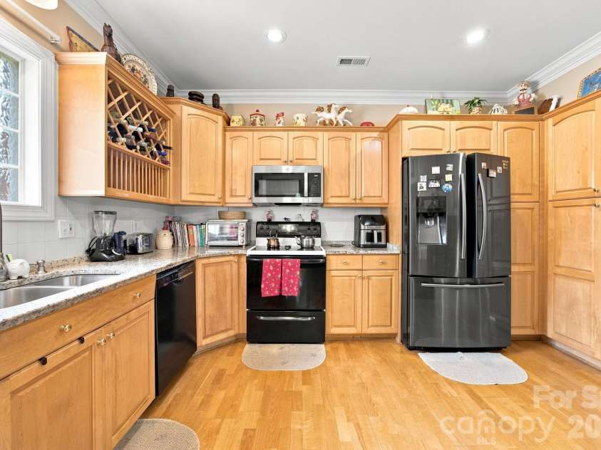 1511 Elkhart Circle, Gastonia, NC 28054.  MLS# CAR4413408, YatesRealty ID 53724. 