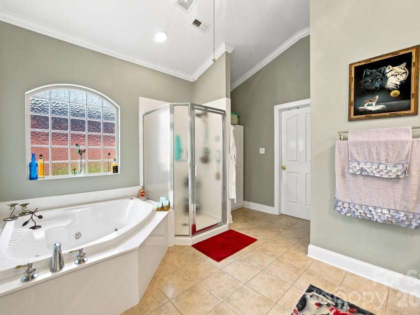1511 Elkhart Circle, Gastonia, NC 28054.  MLS# CAR4413408, YatesRealty ID 53724. 