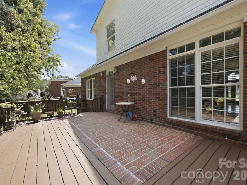 1511 Elkhart Circle, Gastonia, NC 28054.  MLS# CAR4413408, YatesRealty ID 53724. 