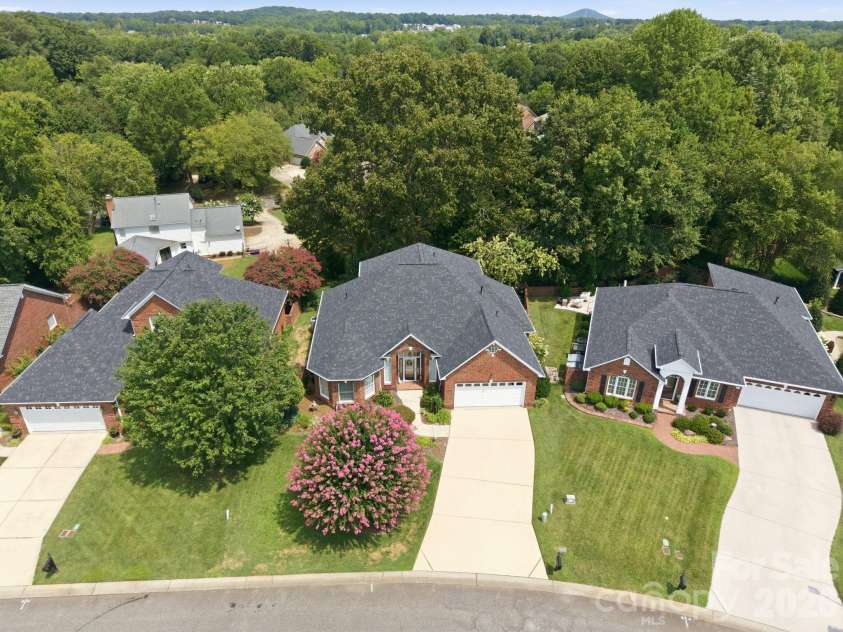 1511 Elkhart Circle, Gastonia, NC 28054.  MLS# CAR4413408, YatesRealty ID 53724. 