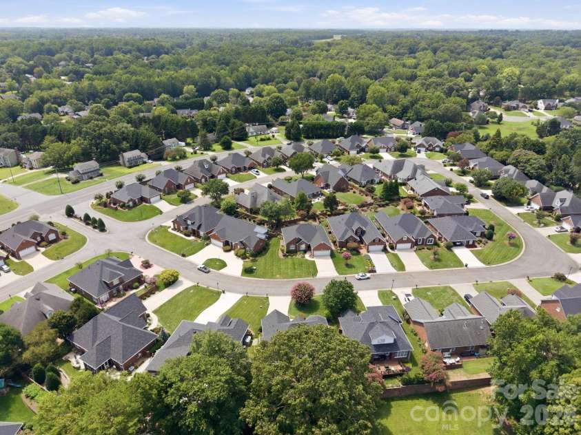 1511 Elkhart Circle, Gastonia, NC 28054.  MLS# CAR4413408, YatesRealty ID 53724. 
