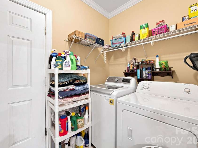 1511 Elkhart Circle, Gastonia, NC 28054.  MLS# CAR4413408, YatesRealty ID 53724. Laundry on main