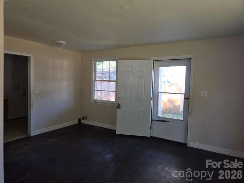 1516 Herrin Avenue, Charlotte, NC 28205.  MLS# CAR4429011, YatesRealty ID 53725. 