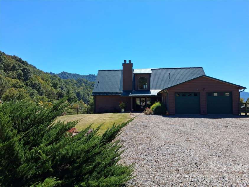 101 Trinity Drive, Clyde, NC 28721.  MLS# CAR4429185, YatesRealty ID 53729. 