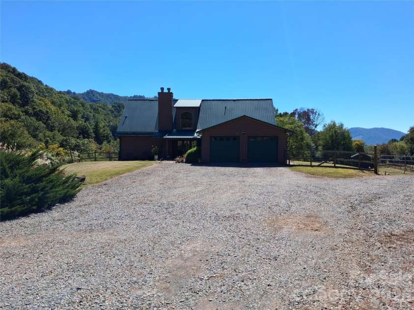 101 Trinity Drive, Clyde, NC 28721.  MLS# CAR4429185, YatesRealty ID 53729. 
