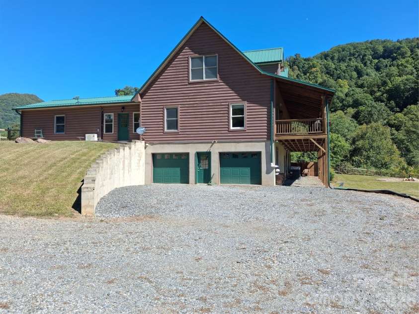 101 Trinity Drive, Clyde, NC 28721.  MLS# CAR4429185, YatesRealty ID 53729. 