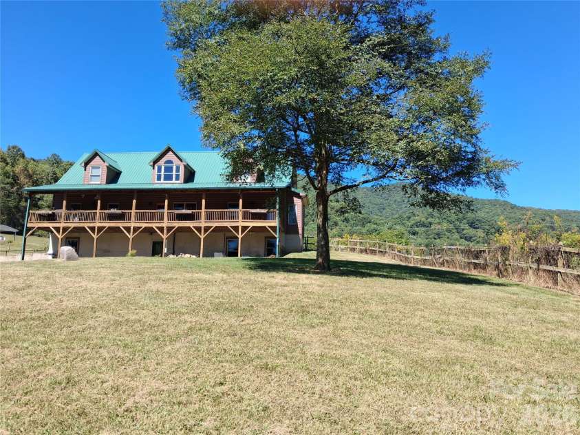 101 Trinity Drive, Clyde, NC 28721.  MLS# CAR4429185, YatesRealty ID 53729. 
