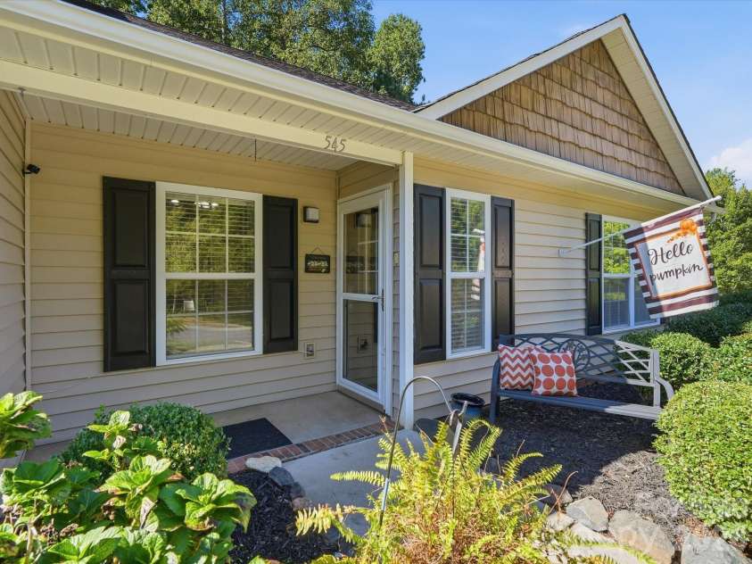 545 Weavers Crossing, Fort Mill, SC 29715.  MLS# CAR4429864, YatesRealty ID 53735. 
