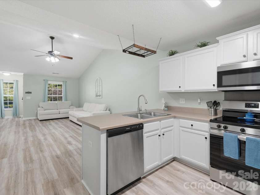 545 Weavers Crossing, Fort Mill, SC 29715.  MLS# CAR4429864, YatesRealty ID 53735. 