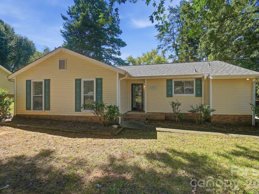 5921 Falstaff Drive, Charlotte, NC 28227.  MLS# CAR4429279, YatesRealty ID 53736. 
