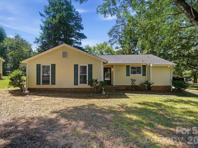 5921 Falstaff Drive, Charlotte, NC 28227.  MLS# CAR4429279, YatesRealty ID 53736. 