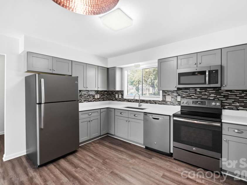 5921 Falstaff Drive, Charlotte, NC 28227.  MLS# CAR4429279, YatesRealty ID 53736. 