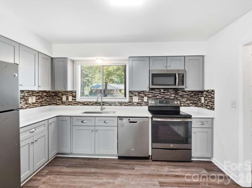 5921 Falstaff Drive, Charlotte, NC 28227.  MLS# CAR4429279, YatesRealty ID 53736. 