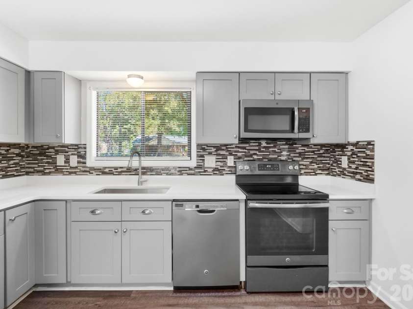 5921 Falstaff Drive, Charlotte, NC 28227.  MLS# CAR4429279, YatesRealty ID 53736. 