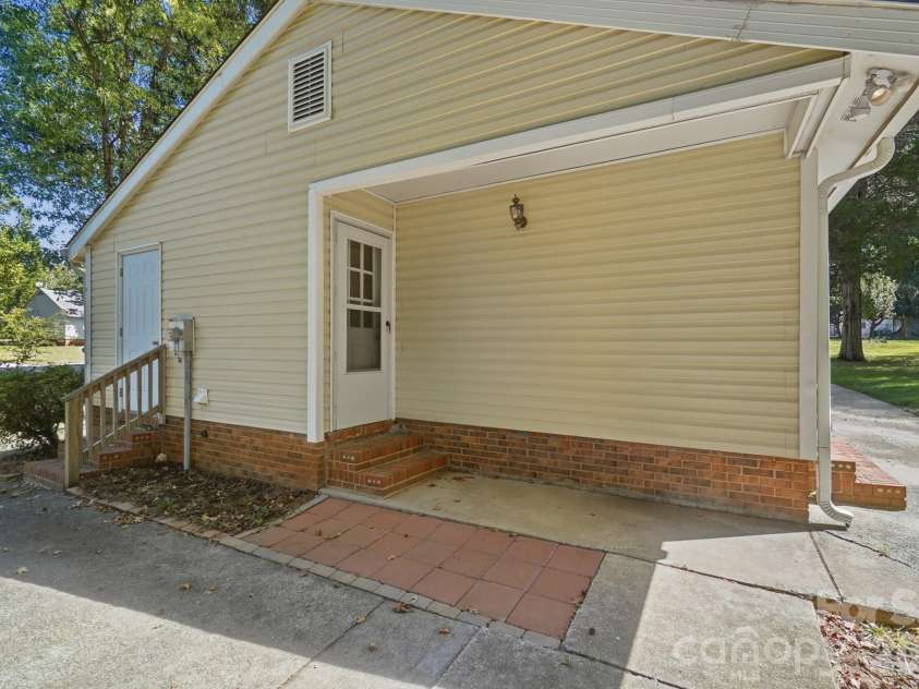 5921 Falstaff Drive, Charlotte, NC 28227.  MLS# CAR4429279, YatesRealty ID 53736. 