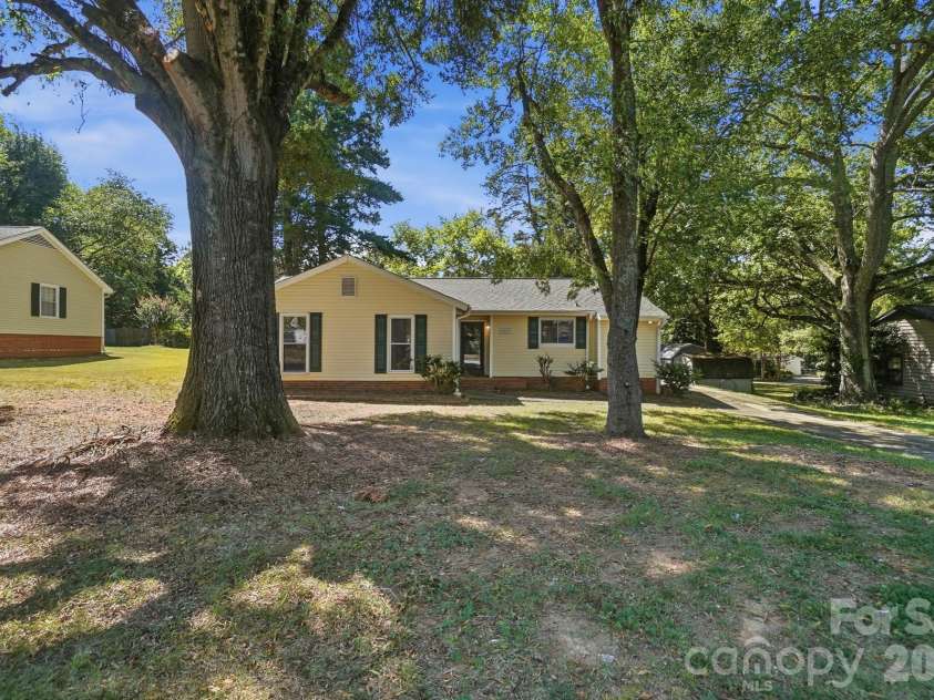 5921 Falstaff Drive, Charlotte, NC 28227.  MLS# CAR4429279, YatesRealty ID 53736. 