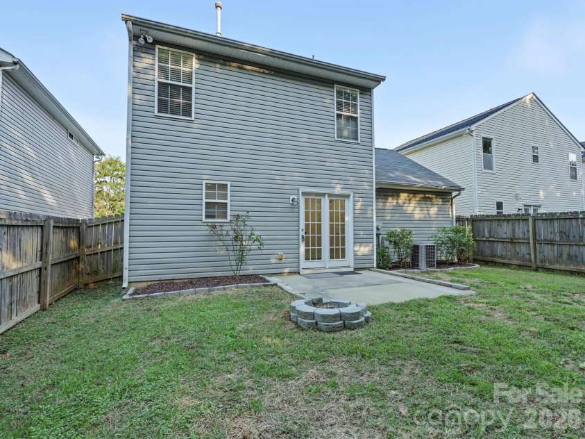 5724 Henderson Oaks Drive, Charlotte, NC 28269.  MLS# CAR4429797, YatesRealty ID 53737. 