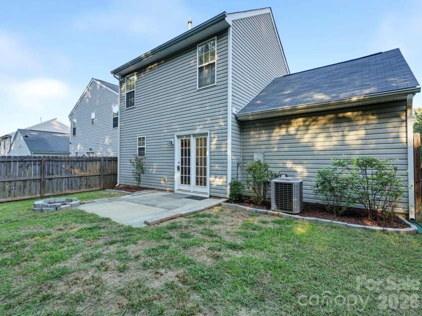 5724 Henderson Oaks Drive, Charlotte, NC 28269.  MLS# CAR4429797, YatesRealty ID 53737. 