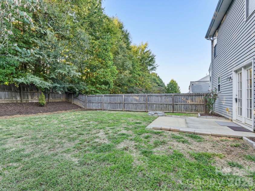 5724 Henderson Oaks Drive, Charlotte, NC 28269.  MLS# CAR4429797, YatesRealty ID 53737. 