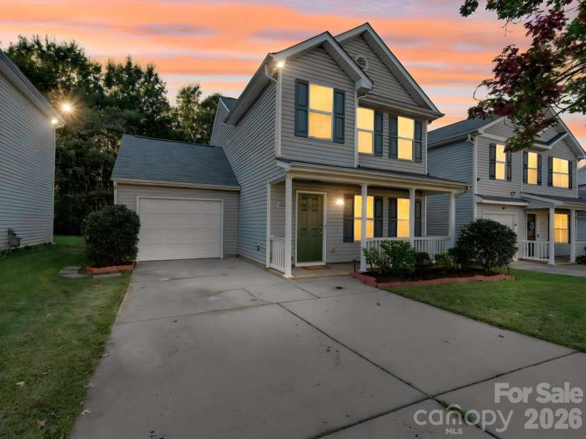 5724 Henderson Oaks Drive, Charlotte, NC 28269.  MLS# CAR4429797, YatesRealty ID 53737. 