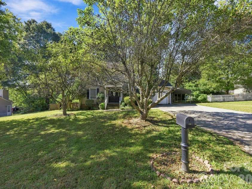 116 Beacon Hills Drive, Gastonia, NC 28056.  MLS# CAR4429885, YatesRealty ID 53738. 