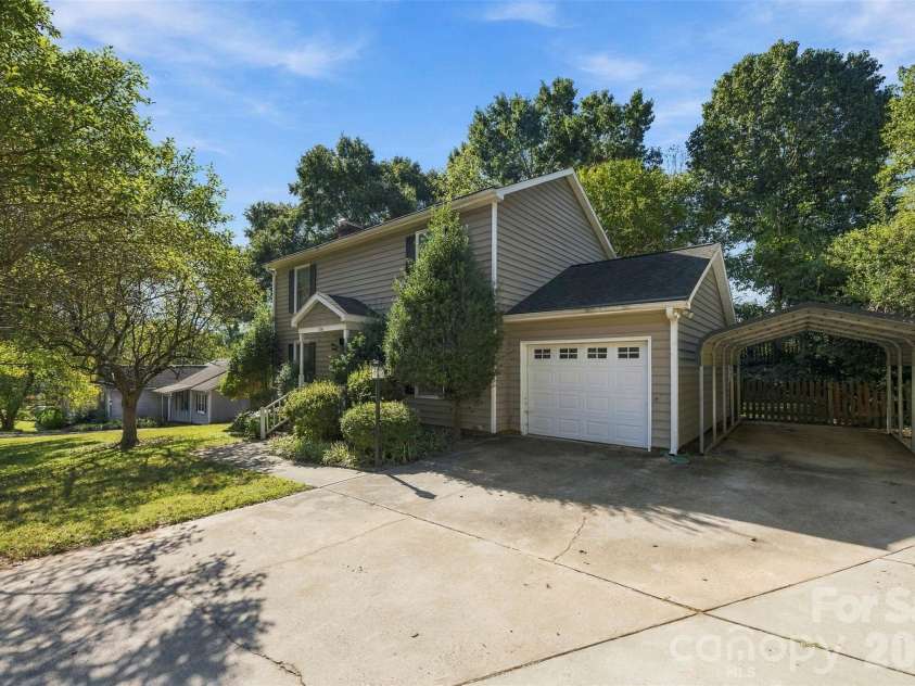 116 Beacon Hills Drive, Gastonia, NC 28056.  MLS# CAR4429885, YatesRealty ID 53738. 