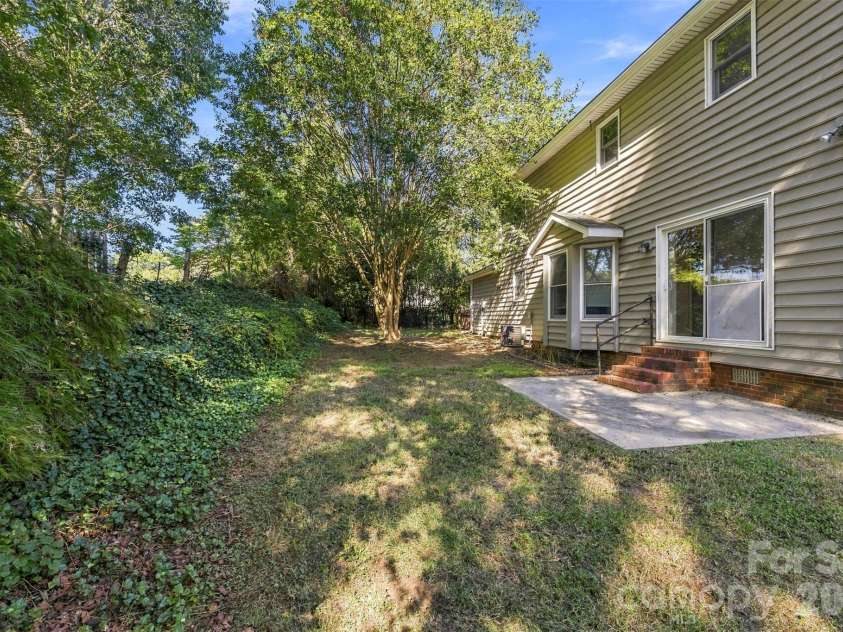 116 Beacon Hills Drive, Gastonia, NC 28056.  MLS# CAR4429885, YatesRealty ID 53738. 