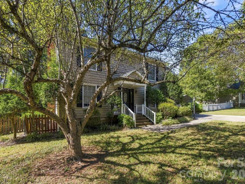 116 Beacon Hills Drive, Gastonia, NC 28056.  MLS# CAR4429885, YatesRealty ID 53738. 