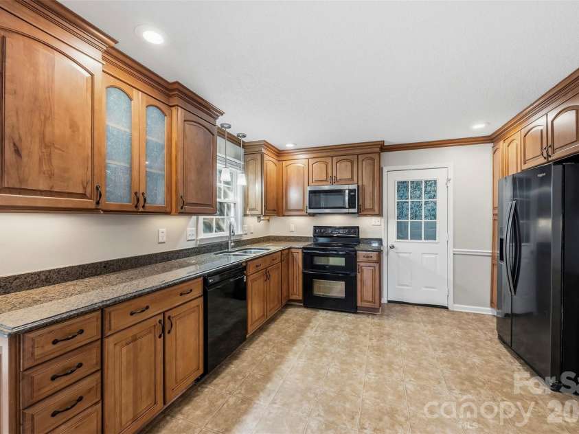 116 Beacon Hills Drive, Gastonia, NC 28056.  MLS# CAR4429885, YatesRealty ID 53738. 