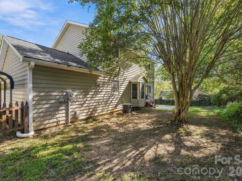 116 Beacon Hills Drive, Gastonia, NC 28056.  MLS# CAR4429885, YatesRealty ID 53738. 
