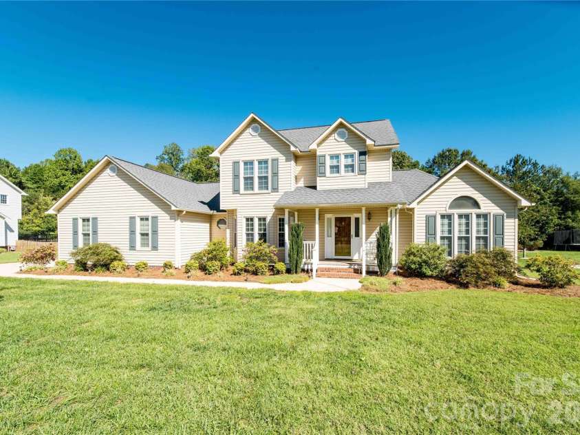 165 Scott Trace, Salisbury, NC 28147.  MLS# CAR4429732, YatesRealty ID 53739. 