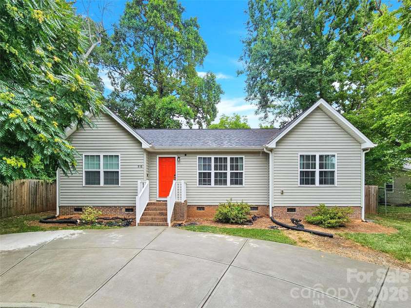 919 Edgemont Avenue, Belmont, NC 28012.  MLS# CAR4429900, YatesRealty ID 53740. 