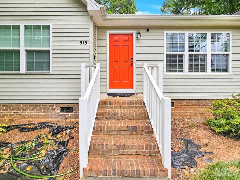 919 Edgemont Avenue, Belmont, NC 28012.  MLS# CAR4429900, YatesRealty ID 53740. 