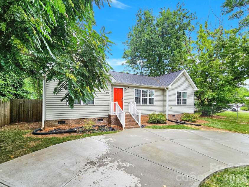 919 Edgemont Avenue, Belmont, NC 28012.  MLS# CAR4429900, YatesRealty ID 53740. 